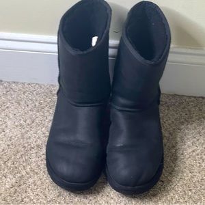 UGG Classic Short Shearling Boots in Navy Blue